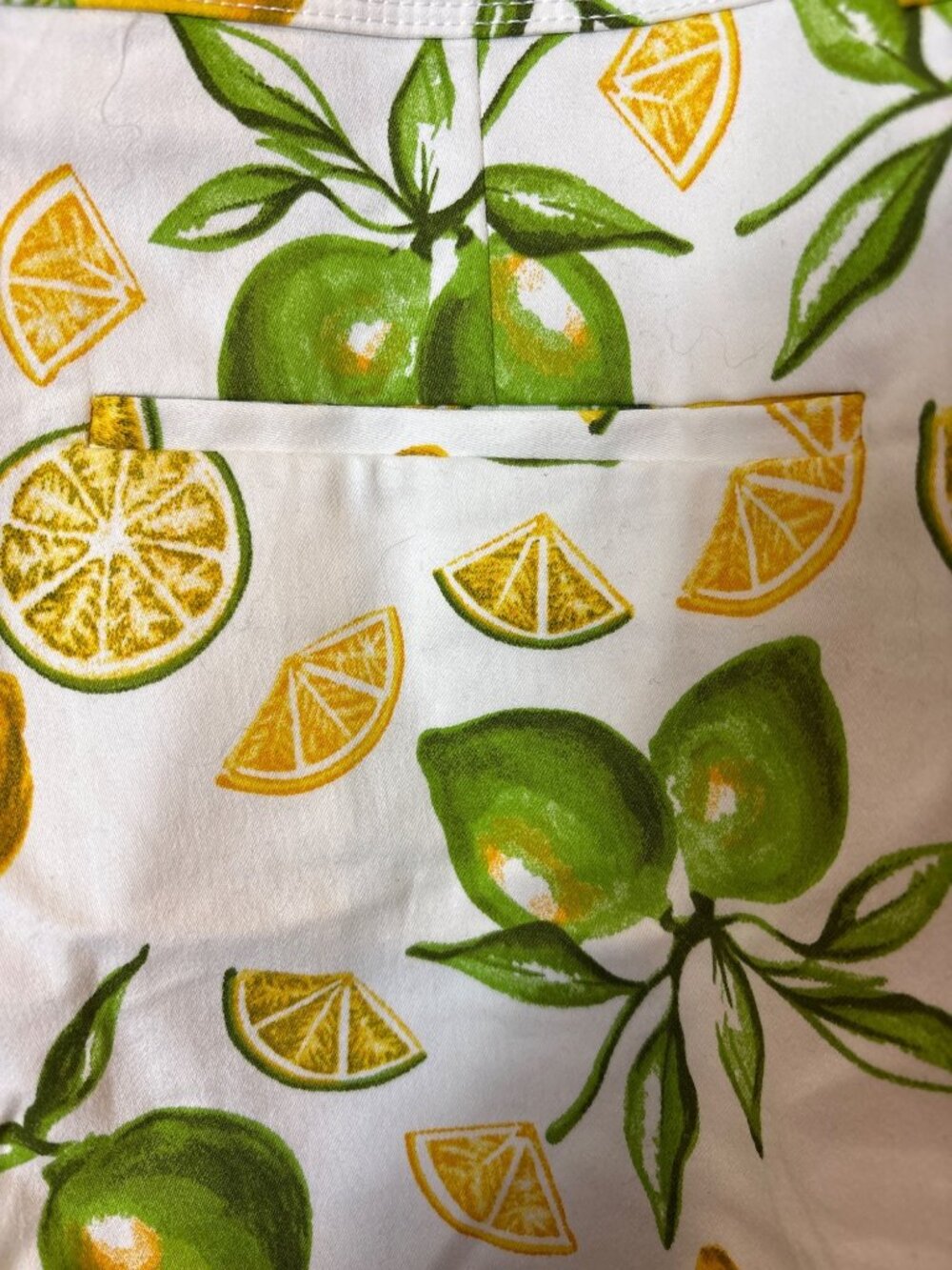 Isaac Mizrahi Womens Lemon Print Shorts Size16 White Green & Yellow Citrus - Picture 3 of 6